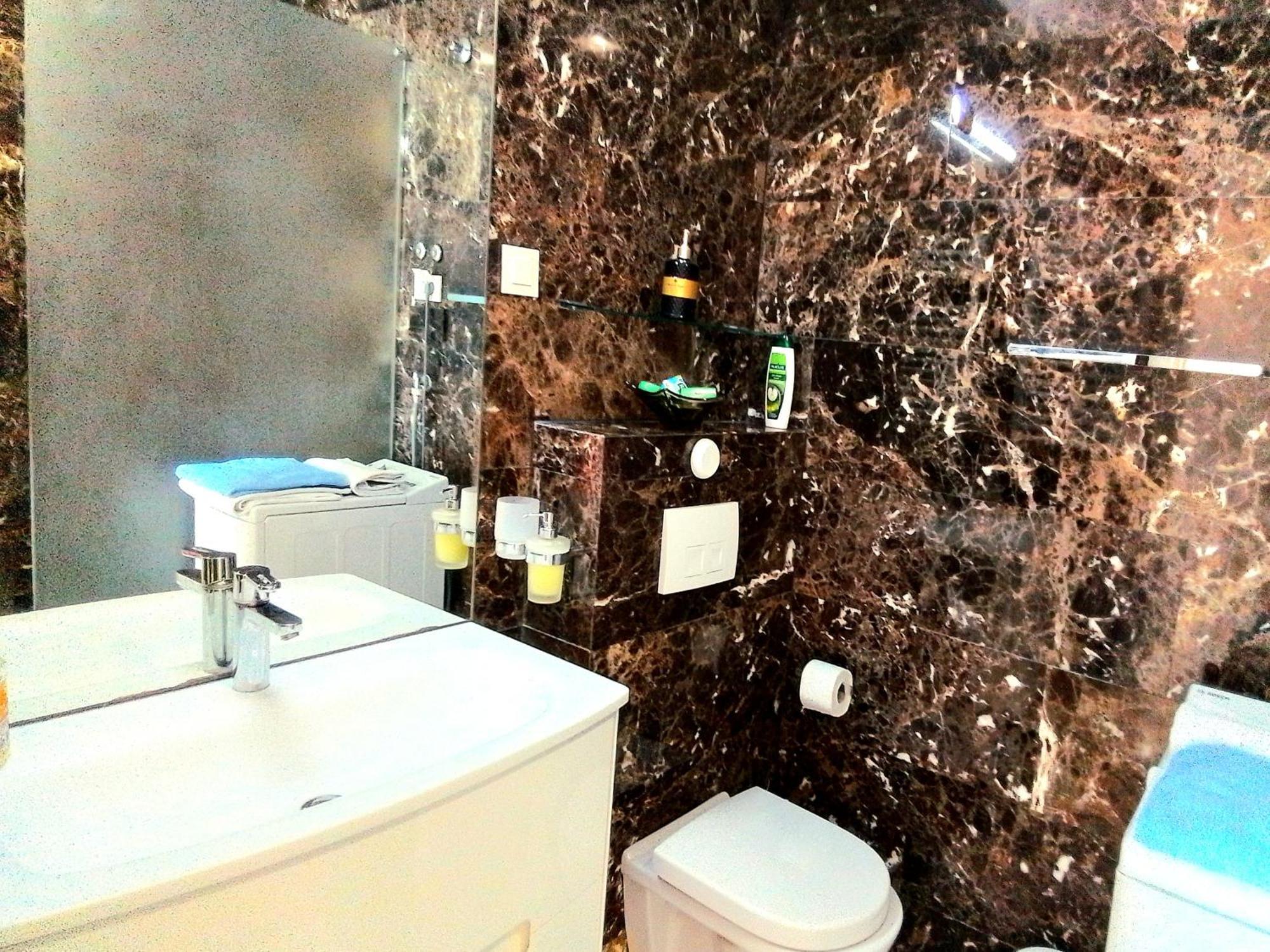 Two Bedroom Elizabeth Treecanne Near Sea Budva